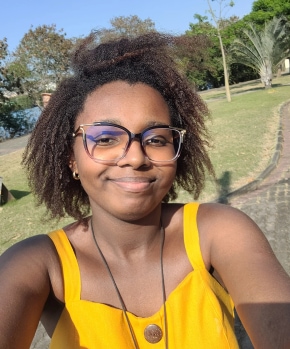 Thaissa, Pathways Student, taking a selfie in Brazil